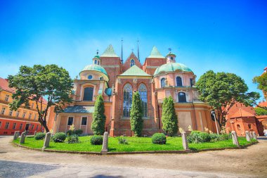Wroclaw, Polonya - 18 Temmuz 2017: Wroclaw Old Town. Katedral adadır (Ostrow Tumski) şehrin en eski parçası. Tarihi binalar bir yaz gününde. Aşağı Silezya, Polonya, Avrupa'nın başkenti.