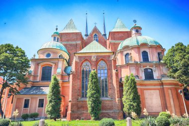 Wroclaw, Polonya - 18 Temmuz 2017: Wroclaw Old Town. Katedral adadır (Ostrow Tumski) şehrin en eski parçası. Tarihi binalar bir yaz gününde. Aşağı Silezya, Polonya, Avrupa'nın başkenti.