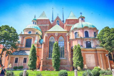 Wroclaw, Polonya - 18 Temmuz 2017: Wroclaw Old Town. Katedral adadır (Ostrow Tumski) şehrin en eski parçası. Tarihi binalar bir yaz gününde. Aşağı Silezya, Polonya, Avrupa'nın başkenti.