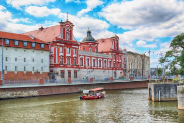 Wroclaw, Polonya - 29 Temmuz 2017: Wroclaw Old Town. Ossolineum Kütüphane binası. Aşağı Silezya, Polonya, Avrupa'nın tarihsel başkenti.