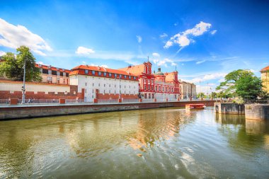 Wroclaw, Polonya - 29 Temmuz 2017: Wroclaw Old Town. Ossolineum Kütüphane binası. Aşağı Silezya, Polonya, Avrupa'nın tarihsel başkenti.