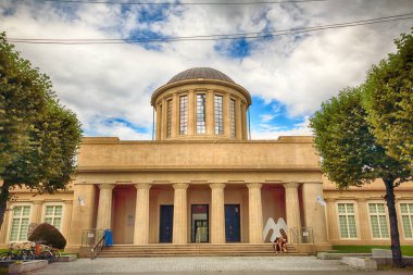 Wroclaw, Polonya - 04 Ağustos 2017: Dört kubbe Pavilion, Wroclaw, Ulusal Müze yeni şube koltuğunda 1912 bir tasarım için ayırt edici mimar Hans Poelzig tarafından inşa edildi.