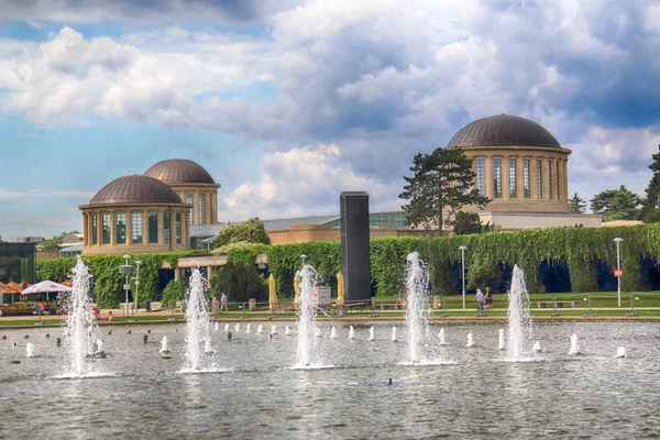 Wroclaw, Polen - 04 augustus 2017: De vier koepels paviljoen, de zetel van de nieuwe tak van het Nationaal Museum in Wroclaw, werd gebouwd in 1912 tot een ontwerp door de vooraanstaande architect Hans Poelzig. — Stockfoto