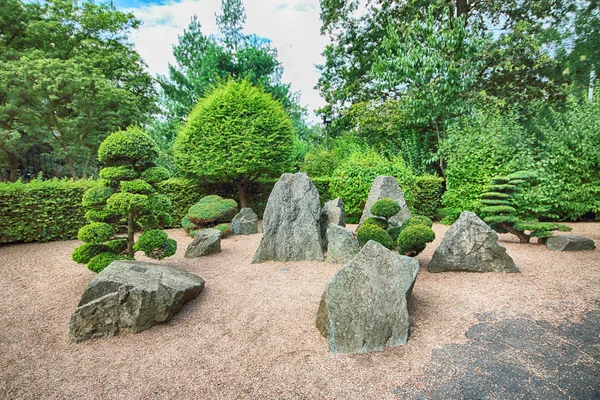 Wrocław, Polska - 04 sierpnia 2017: Japanese Garden znajduje się historyczne Pergola i hali stulecia. Stanowi ono jedno z kilku śladów po World Expo w 1913. — Zdjęcie stockowe