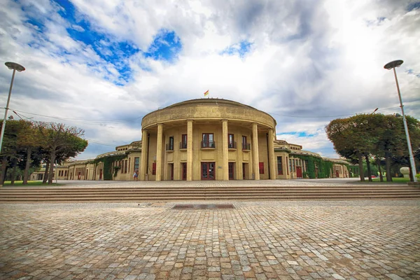 WROCLAW, POLAND - AUGUST 04, 2017. Centennial Hall in Wroclaw. The Halls inscription on UNESCO World Heritage List in 2006 emphasized the rank of this facility. Designed by Max Berg. — Stock Photo, Image