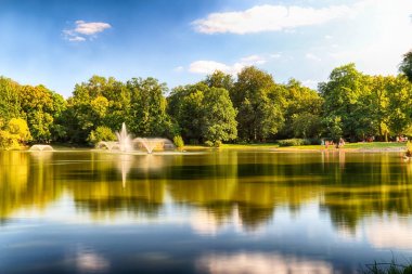Wroclaw, Polonya - 07 Ağustos 2017: Wroclaw South Park'ta şehrin güneyinde yoktan 1877 yılında yaptırılmıştır. Hugo Richter ve Ferdinand Cohn çayırlar ve büyük bir su birikintisi bir park yaratmıştı.