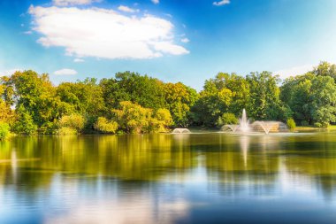 Wroclaw, Polonya - 07 Ağustos 2017: Wroclaw South Park'ta şehrin güneyinde yoktan 1877 yılında yaptırılmıştır. Hugo Richter ve Ferdinand Cohn çayırlar ve büyük bir su birikintisi bir park yaratmıştı.
