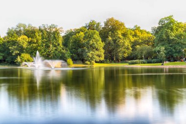 Wroclaw, Polonya - 07 Ağustos 2017: Wroclaw South Park'ta şehrin güneyinde yoktan 1877 yılında yaptırılmıştır. Hugo Richter ve Ferdinand Cohn çayırlar ve büyük bir su birikintisi bir park yaratmıştı.