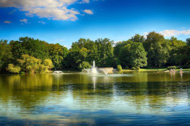 Wroclaw, Polonya - 07 Ağustos 2017: Wroclaw South Park'ta şehrin güneyinde yoktan 1877 yılında yaptırılmıştır. Hugo Richter ve Ferdinand Cohn çayırlar ve büyük bir su birikintisi bir park yaratmıştı.