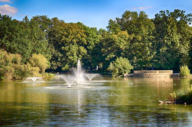 Wroclaw, Polonya - 07 Ağustos 2017: Wroclaw South Park'ta şehrin güneyinde yoktan 1877 yılında yaptırılmıştır. Hugo Richter ve Ferdinand Cohn çayırlar ve büyük bir su birikintisi bir park yaratmıştı.