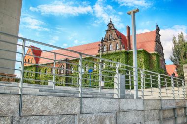 Wroclaw, Polonya - 14 Ağustos 2017: Wroclaw Old Town. Wroclaw Ulusal Müzesi mimar Karl Friedrich Endell tarafından tasarlanmış ve 1883-1886 yılında inşa edilen binada yer.