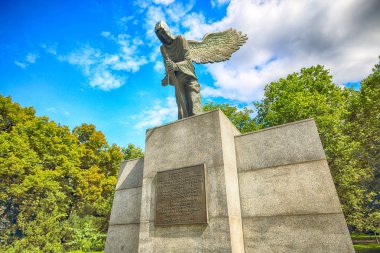 Wroclaw, Polonya - 14 Ağustos 2017: Wroclaw Old Town. Katyn katliamı kurbanları anıt. Tadeusz Tchorzewski tarafından tasarlanmıştır.