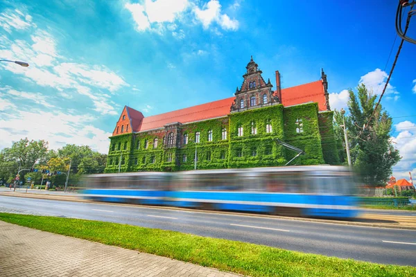 Wroclaw, Lengyelország - 2017. augusztus 14.: Wroclaw Old Town. A nemzeti Múzeum, Wroclaw foglal el az épületet, Karl Friedrich Endell építész által tervezett és 1883-1886-ban. — Stock Fotó