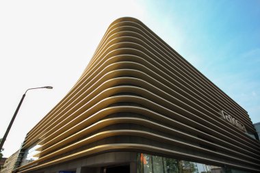 Wroclaw, Polonya - 18 Ağustos 2017: Roma mağaza Wroclaw, 1929-1930 yılında inşa edilmiş. Mimar yenileme ve uzantısı: Mackow Pracownia Projektowa. 2010 yılı en iyi modernleştirme.