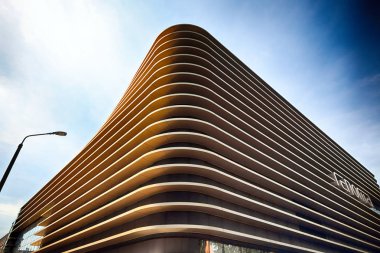 Wroclaw, Polonya - 18 Ağustos 2017: Roma mağaza Wroclaw, 1929-1930 yılında inşa edilmiş. Mimar yenileme ve uzantısı: Mackow Pracownia Projektowa. 2010 yılı en iyi modernleştirme.