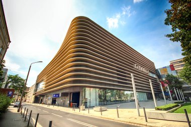 Wroclaw, Polonya - 18 Ağustos 2017: Roma mağaza Wroclaw, 1929-1930 yılında inşa edilmiş. Mimar yenileme ve uzantısı: Mackow Pracownia Projektowa. 2010 yılı en iyi modernleştirme.