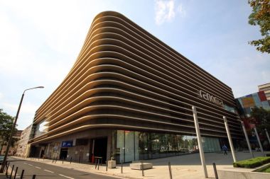 Wroclaw, Polonya - 18 Ağustos 2017: Roma mağaza Wroclaw, 1929-1930 yılında inşa edilmiş. Mimar yenileme ve uzantısı: Mackow Pracownia Projektowa. 2010 yılı en iyi modernleştirme.