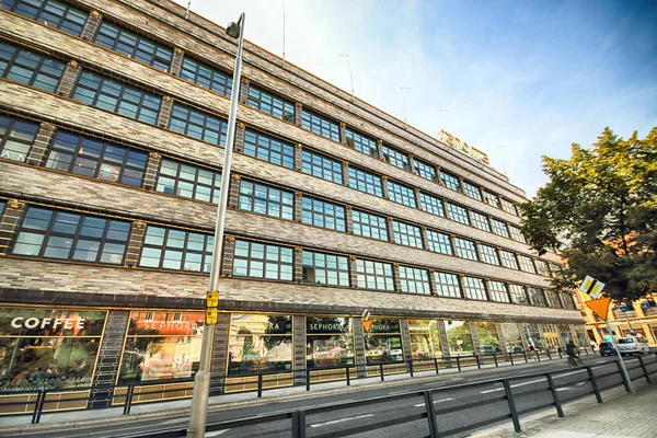 Wroclaw, Polonya - 18 Ağustos 2017: Roma mağaza Wroclaw, 1929-1930 yılında inşa edilmiş. Mimar yenileme ve uzantısı: Mackow Pracownia Projektowa. 2010 yılı en iyi modernleştirme.