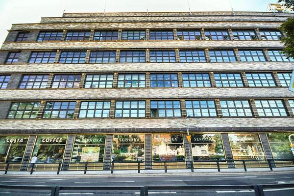 Wroclaw, Polonya - 18 Ağustos 2017: Roma mağaza Wroclaw, 1929-1930 yılında inşa edilmiş. Mimar yenileme ve uzantısı: Mackow Pracownia Projektowa. 2010 yılı en iyi modernleştirme.