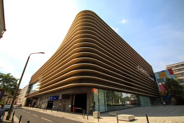 Wroclaw, Polonya - 18 Ağustos 2017: Roma mağaza Wroclaw, 1929-1930 yılında inşa edilmiş. Mimar yenileme ve uzantısı: Mackow Pracownia Projektowa. 2010 yılı en iyi modernleştirme.