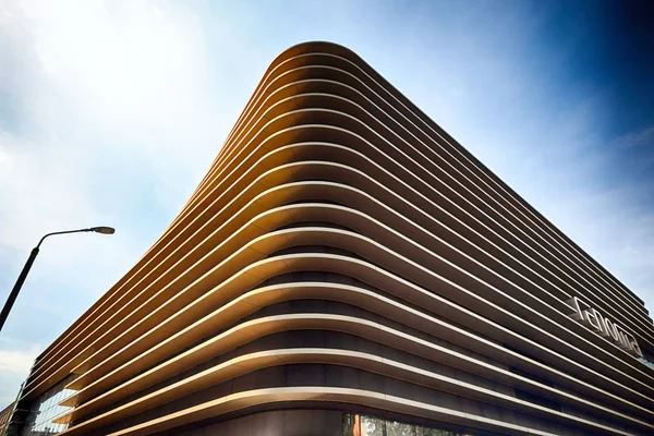 Wroclaw, Polonya - 18 Ağustos 2017: Roma mağaza Wroclaw, 1929-1930 yılında inşa edilmiş. Mimar yenileme ve uzantısı: Mackow Pracownia Projektowa. 2010 yılı en iyi modernleştirme.