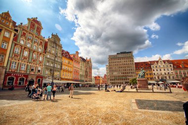 Wroclaw, Polonya - 23 Ağustos 2017: Wroclaw Old Town. Bir Avrupa'nın en renkli Pazar kareler ile şehir. Aşağı Silezya, Polonya, Avrupa'nın tarihsel başkenti.