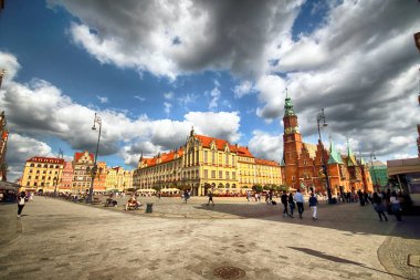 Wroclaw, Polonya - 23 Ağustos 2017: Wroclaw Old Town. Bir Avrupa'nın en renkli Pazar kareler ile şehir. Aşağı Silezya, Polonya, Avrupa'nın tarihsel başkenti.