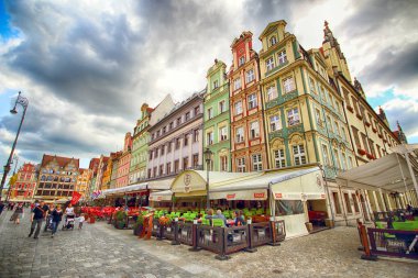 Wroclaw, Polonya - 23 Ağustos 2017: Wroclaw Old Town. Bir Avrupa'nın en renkli Pazar kareler ile şehir. Aşağı Silezya, Polonya, Avrupa'nın tarihsel başkenti.