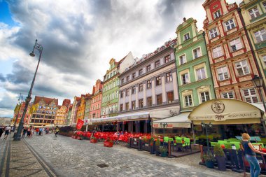 Wroclaw, Polonya - 23 Ağustos 2017: Wroclaw Old Town. Bir Avrupa'nın en renkli Pazar kareler ile şehir. Aşağı Silezya, Polonya, Avrupa'nın tarihsel başkenti.