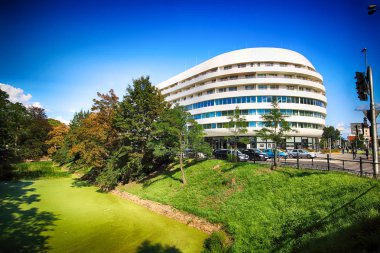 Wroclaw, Polonya - 23 Ağustos 2017: Doubletree by Hilton Hotel Wroclaw, Ağustos 2016, açılan eski şehir Pazar Meydanı sadece 10 dakika mesafededir. Fütüristik Ovo Wroclaw karmaşık bulunan.