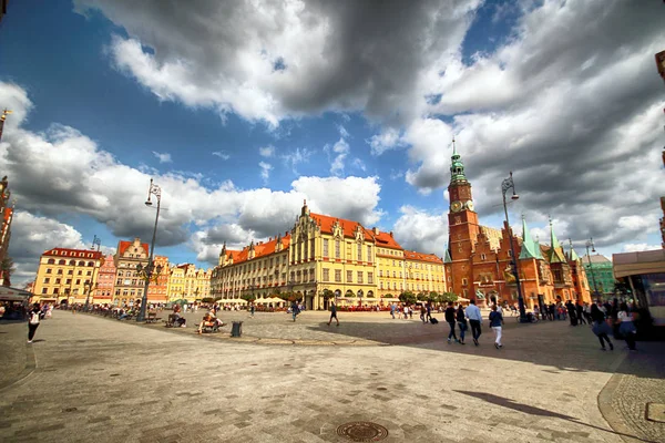 Wroclaw, Lengyelország - 2017. augusztus 23.: Wroclaw Old Town. Város egyik legszínesebb piaci négyzet Európában. Alsó-Szilézia, Lengyelország, Európa történelmi fővárosa. — Stock Fotó
