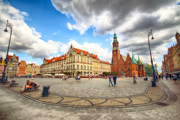 ヴロツワフ, ポーランド - 2017 年 8 月 23 日: ヴロツワフの旧市街。ヨーロッパで最もカラフルなマーケット広場の 1 つの都市。ポーランド、シロンスク ヨーロッパの歴史的首都. — ストック写真