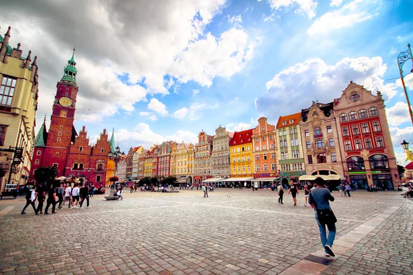 Wroclaw, Polonya - 23 Ağustos 2017: Wroclaw Old Town. Bir Avrupa'nın en renkli Pazar kareler ile şehir. Aşağı Silezya, Polonya, Avrupa'nın tarihsel başkenti.