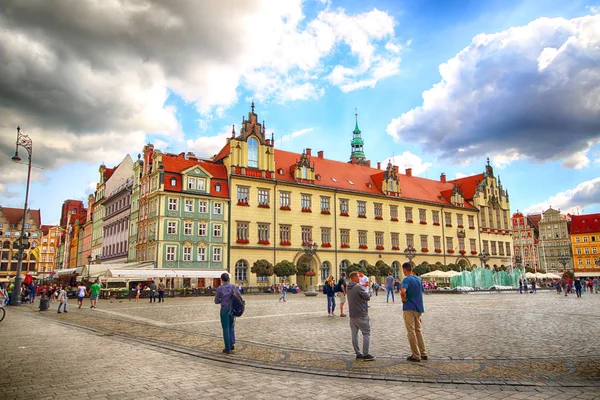 Wrocław, Polska - 23 sierpnia 2017: Wrocław stare miasto. Miasta z jednym z najbardziej kolorowych kwadratów rynku w Europie. Historyczna stolica Dolnego Śląska, Polska, Europa. — Zdjęcie stockowe