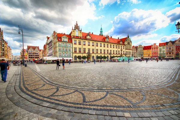 Wroclaw, Polonya - 23 Ağustos 2017: Wroclaw Old Town. Bir Avrupa'nın en renkli Pazar kareler ile şehir. Aşağı Silezya, Polonya, Avrupa'nın tarihsel başkenti.