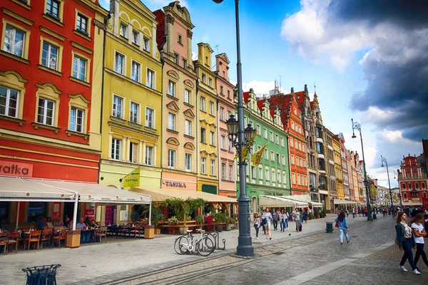 Wroclaw, Polonya - 23 Ağustos 2017: Wroclaw Old Town. Bir Avrupa'nın en renkli Pazar kareler ile şehir. Aşağı Silezya, Polonya, Avrupa'nın tarihsel başkenti.