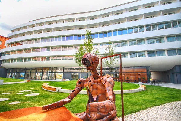 Wroclaw, Polonya - 23 Ağustos 2017: Doubletree by Hilton Hotel Wroclaw, Ağustos 2016, açılan eski şehir Pazar Meydanı sadece 10 dakika mesafededir. Fütüristik Ovo Wroclaw karmaşık bulunan.