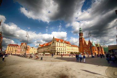 Wroclaw, Polonya - 23 Ağustos 2017: Wroclaw Old Town. Bir Avrupa'nın en renkli Pazar kareler ile şehir. Aşağı Silezya, Polonya, Avrupa'nın tarihsel başkenti.
