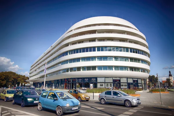 Wroclaw, Polonya - 23 Ağustos 2017: Doubletree by Hilton Hotel Wroclaw, Ağustos 2016, açılan eski şehir Pazar Meydanı sadece 10 dakika mesafededir. Fütüristik Ovo Wroclaw karmaşık bulunan.