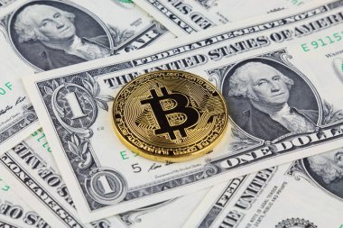 Bitcoin (sanal para) fiziksel sürümü üzerinde banknot bir dolar. Exchange bitcoin nakit için bir dolar. Dünya çapında cryptocurrency ve dijital ödeme sistemi için kavramsal görüntü.