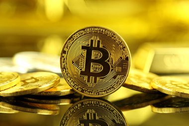 Bitcoin 'in fiziksel versiyonu, yeni sanal para. Dünya çapında kripto para birimi ve dijital ödeme sistemi için kavramsal görüntü ilk merkezi olmayan dijital para birimi olarak adlandırılır..