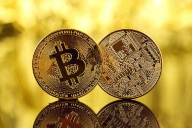 Bitcoin 'in fiziksel versiyonu, yeni sanal para. Dünya çapında kripto para birimi ve dijital ödeme sistemi için kavramsal görüntü ilk merkezi olmayan dijital para birimi olarak adlandırılır..