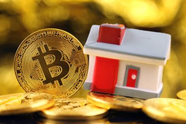 Cryptocurrency (sanal para), altın, gayrimenkul ve dolar yatırımcılar için kavramsal görüntü.