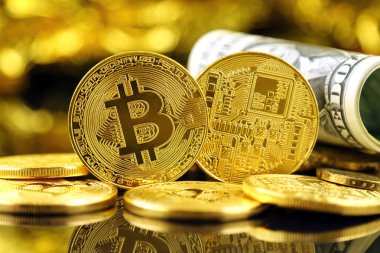 Bitcoin (sanal para) ve bir dolarlık banknot fiziksel sürümü. Bir dolar için Exchange bitcoin. Dünya çapında cryptocurrency ve dijital ödeme sistemi için kavramsal görüntü.