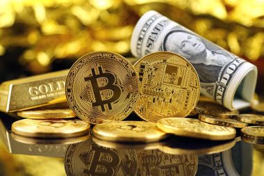 Bitcoin (sanal para) ve bir dolarlık banknot fiziksel sürümü. Bir dolar için Exchange bitcoin. Dünya çapında cryptocurrency ve dijital ödeme sistemi için kavramsal görüntü.