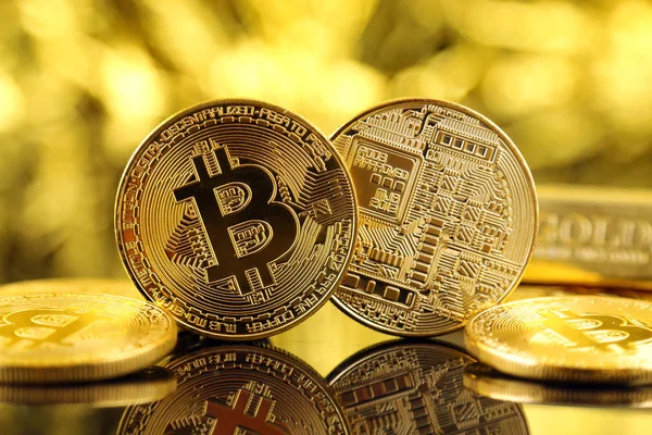 Bitcoin 'in fiziksel versiyonu, yeni sanal para. Dünya çapında kripto para birimi ve dijital ödeme sistemi için kavramsal görüntü ilk merkezi olmayan dijital para birimi olarak adlandırılır..