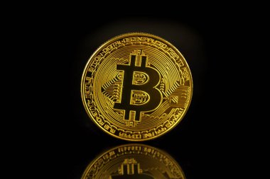 Bitcoin 'in fiziksel versiyonu, yeni sanal para. Dünya çapında kripto para birimi ve dijital ödeme sistemi için kavramsal görüntü ilk merkezi olmayan dijital para birimi olarak adlandırılır..