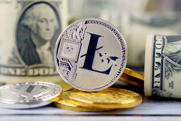 Litecoin (sanal para) ve bir dolarlık banknot fiziksel sürümü. Bir dolar için Exchange Litecoin. Dünya çapında cryptocurrency ve dijital ödeme sistemi için kavramsal görüntü.