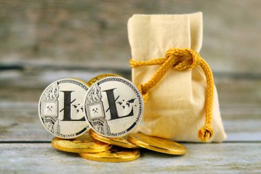 Litecoin 'in fiziksel versiyonu, yeni sanal para. Dünya çapında kripto para birimi ve dijital ödeme sistemi için kavramsal görüntü ilk merkezi olmayan dijital para birimi olarak adlandırılır..