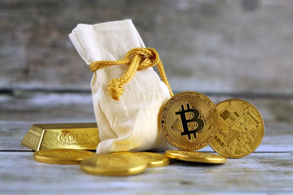 Bitcoin 'in fiziksel versiyonu, yeni sanal para. Dünya çapında kripto para birimi ve dijital ödeme sistemi için kavramsal görüntü ilk merkezi olmayan dijital para birimi olarak adlandırılır..